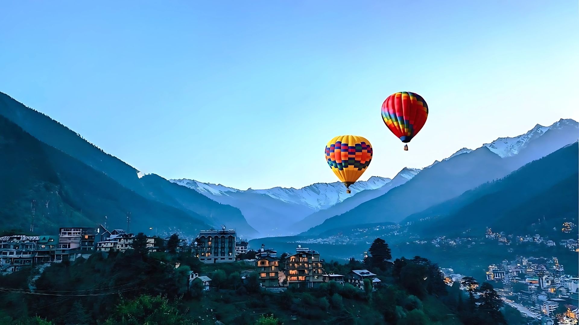 Manali Valley – Snow-capped mountains and pine forests